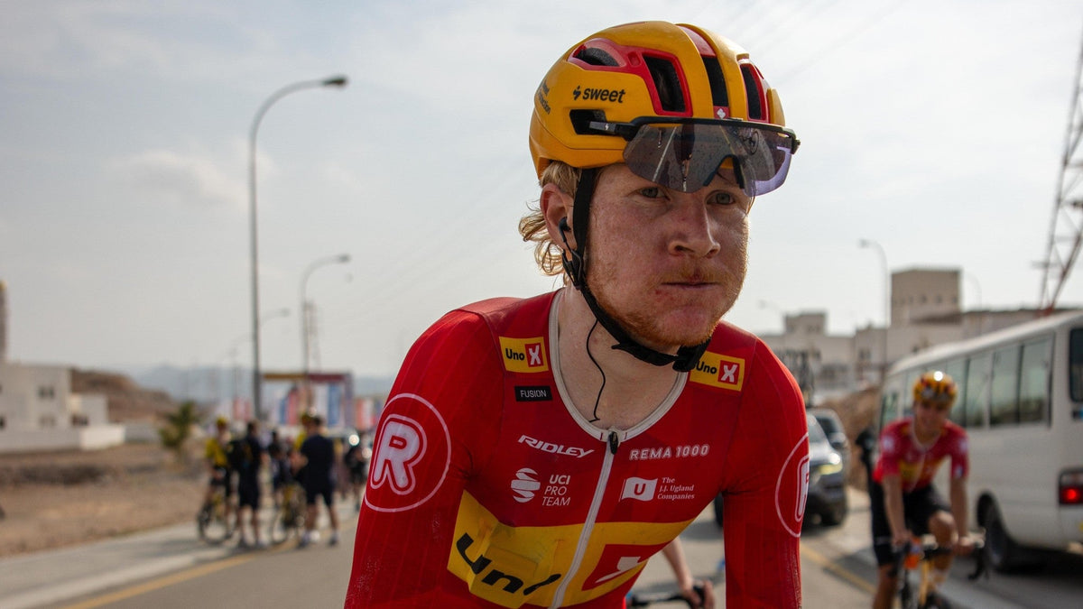 "Ta on 25-aastane, kaalub 56 kg, räägib vabalt inglise, hispaania ja itaalia keelt, ning siin on tema andmed."
