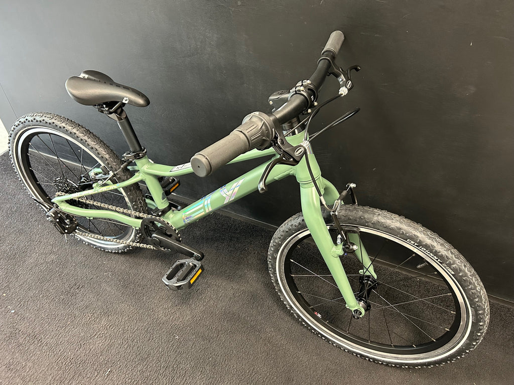 Bike Superior FLY 20 matte green chrome